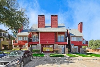 9839 Walnut St, Unit T306 in Dallas, TX - Building Photo - Building Photo