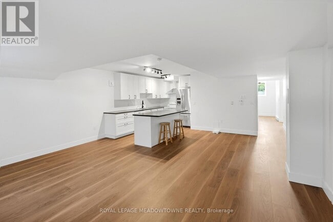 property at 2718 Bovaird Dr W