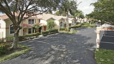 2496 Orchid Bay Dr, Unit 104 in Naples, FL - Building Photo - Building Photo