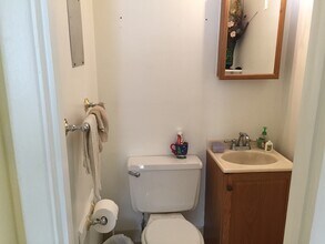 129 Baywood Ave, Unit 2D4 in Pittsburgh, PA - Building Photo - Building Photo