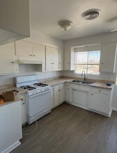 2501 Bishop Dr, Unit 6 in Bakersfield, CA - Building Photo - Building Photo
