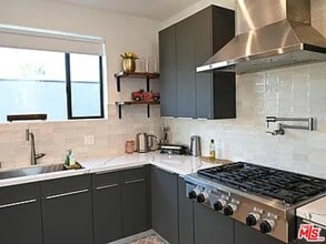 1410 Coronado Terrace in Los Angeles, CA - Building Photo - Building Photo