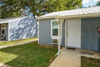 720 Pritchett Ln in Seven Points, TX - Building Photo - Building Photo
