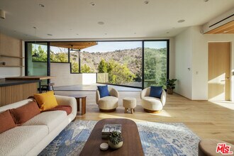 3755 Camino de la Cumbre in Los Angeles, CA - Building Photo - Building Photo