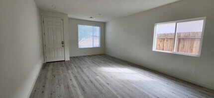 813 Hartlepool Ave in Bakersfield, CA - Building Photo - Building Photo
