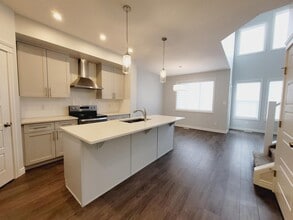 2638 Donaghey Cres SW in Edmonton, AB - Building Photo - Building Photo