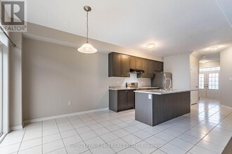 8652 Pawpaw Ln in Niagara Falls, ON - Building Photo - Building Photo