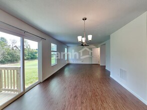 1396 Apple Farm Dr in Amelia, OH - Foto de edificio - Building Photo