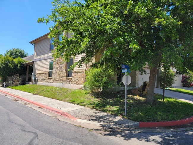 12600 Jen Ln in Austin, TX - Foto de edificio - Building Photo