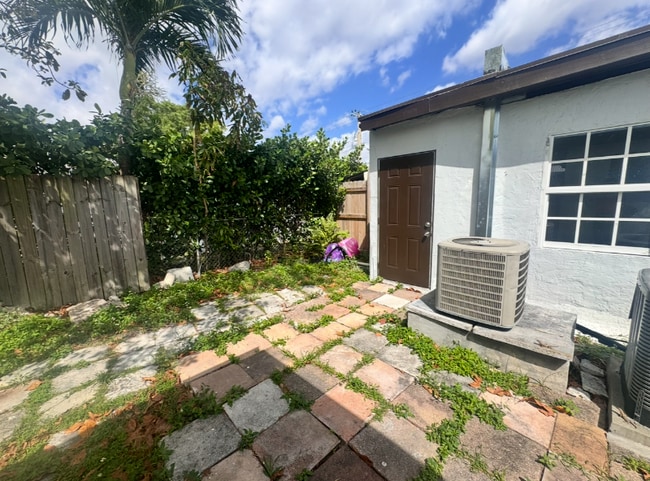 3340 NW 17th St in Miami, FL - Building Photo - Building Photo