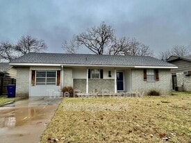 928 Charles Dr in Ada, OK - Building Photo