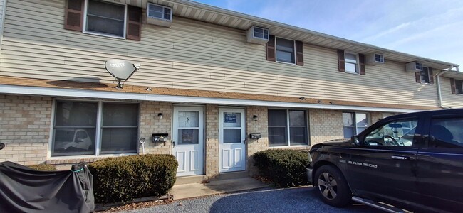 309 N Cherry Alley in Elizabethtown, PA - Building Photo - Building Photo