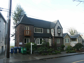 623 W Mercer Pl in Seattle, WA - Building Photo - Building Photo