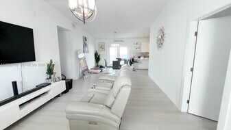 17228 NW 72nd Ct in Hialeah, FL - Building Photo