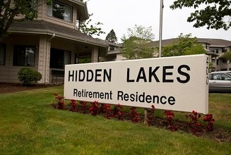 Holiday Hidden Lakes in Salem, OR - Foto de edificio - Building Photo