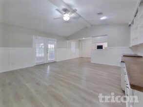 902 Lanell St in Deer Park, TX - Building Photo - Building Photo