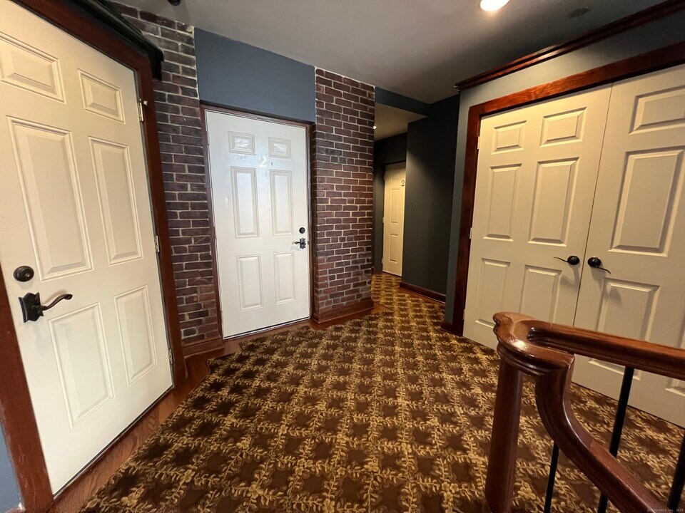 9 River St in Milford, CT - Building Photo