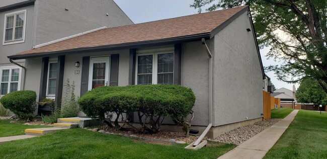 7105 S Gaylord St in Centennial, CO - Building Photo - Building Photo