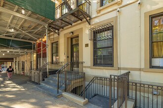 54 W 106th St in New York, NY - Building Photo - Building Photo