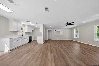 1023 Columbia Ave in Jacksonville, TX - Building Photo - Building Photo