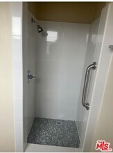 900 W 69th St in Los Angeles, CA - Building Photo - Building Photo