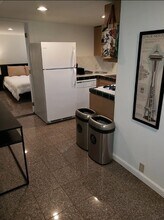 4725 5th Ave NE, Unit Basement in Seattle, WA - Building Photo - Building Photo