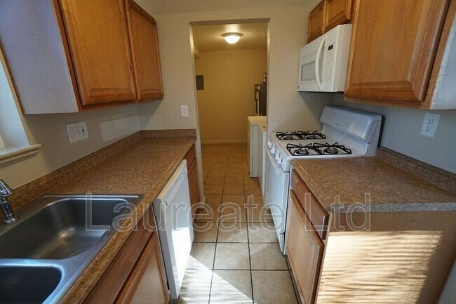 1918 Beeler St in Aurora, CO - Foto de edificio - Building Photo