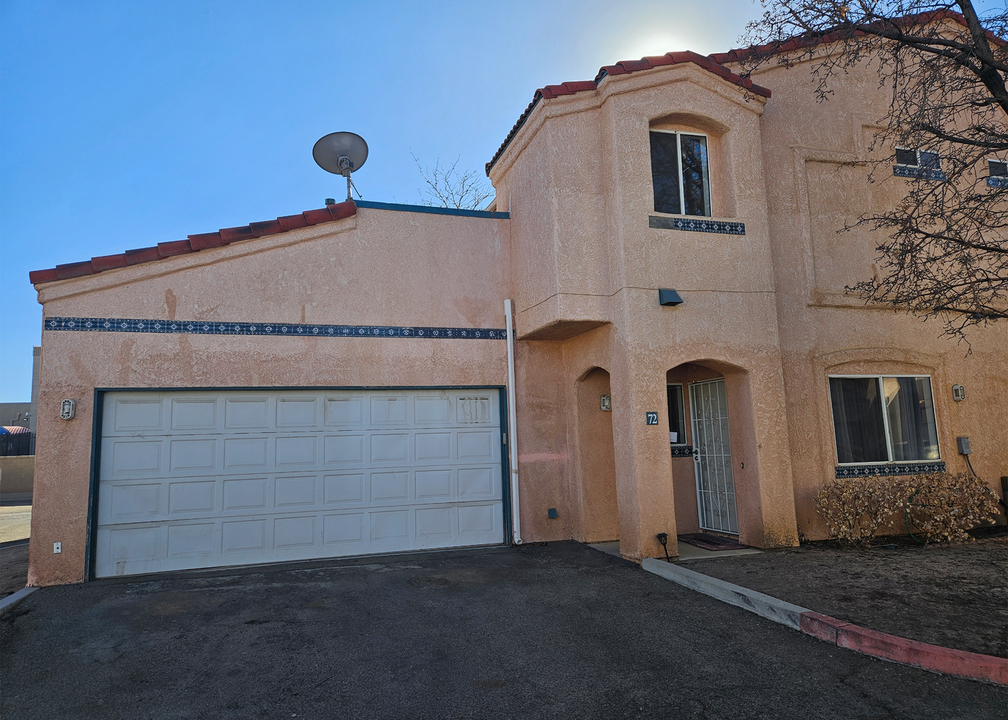 2320 E Ave Q4 in Palmdale, CA - Building Photo