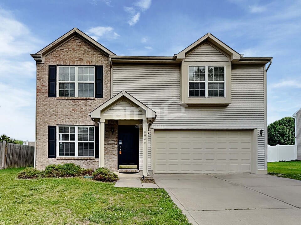 8046 Wichita Hill Dr in Indianapolis, IN - Building Photo