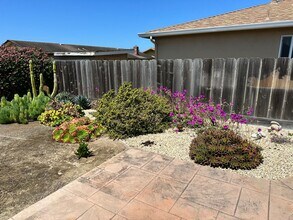 128 Redondo Ct in Marina, CA - Building Photo - Building Photo