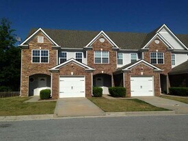 331 Village Dr in Loganville, GA - Building Photo