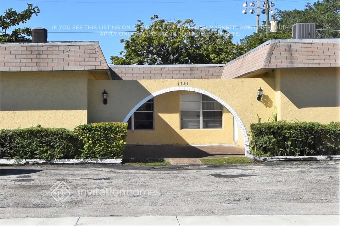 1721 SW 41st Ave in Fort Lauderdale, FL - Building Photo