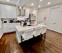 35 Foster St, Unit 1 in Boston, MA - Building Photo - Building Photo