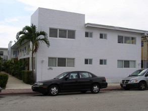 8329 Byron Ave in Miami Beach, FL - Building Photo - Building Photo