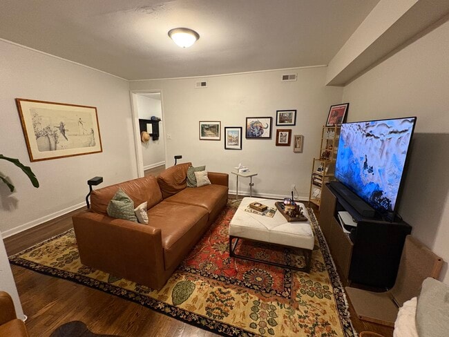 4211 N Oakley Ave, Unit 2S in Chicago, IL - Building Photo - Building Photo