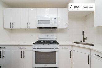 329 Pulaski St in New York, NY - Building Photo - Building Photo