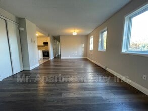 295 Erb St. W in Waterloo, ON - Building Photo - Building Photo