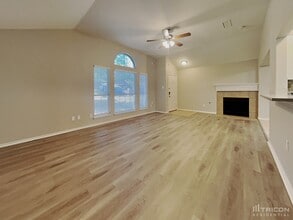 513 Valley View Dr in Lewisville, TX - Building Photo - Building Photo