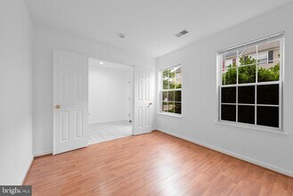 22918 Regent Terrace in Sterling, VA - Building Photo - Building Photo