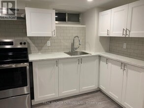 12 Villa Rd in Toronto, ON - Building Photo - Building Photo