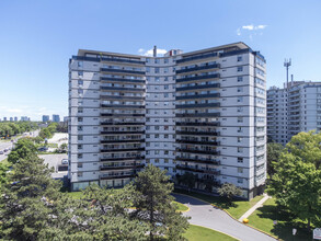 Baroness Apartments in Toronto, ON - Building Photo - Building Photo