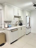 10040 NW 9th Street Cir, Unit # 202 in Miami, FL - Building Photo