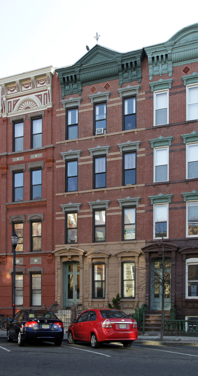 1121 Washington St in Hoboken, NJ - Foto de edificio - Building Photo