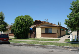 1809 E Grove Ave in Orange, CA - Building Photo - Building Photo