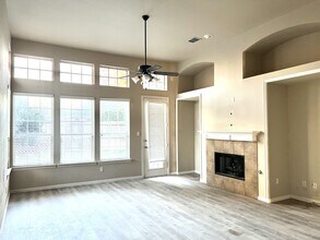 2421 Mallard Dr in Little Elm, TX - Foto de edificio - Building Photo