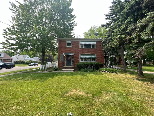 26202 Lakeshore Blvd in Euclid, OH - Building Photo - Building Photo