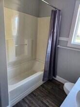 40 New Hartford St in New York Mills, NY - Foto de edificio - Building Photo