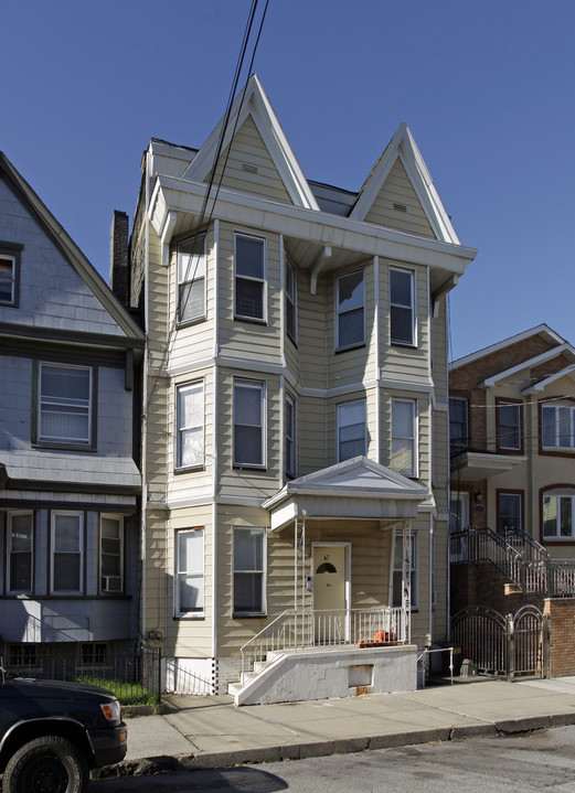 47 Greenville Ave in Jersey City, NJ - Building Photo