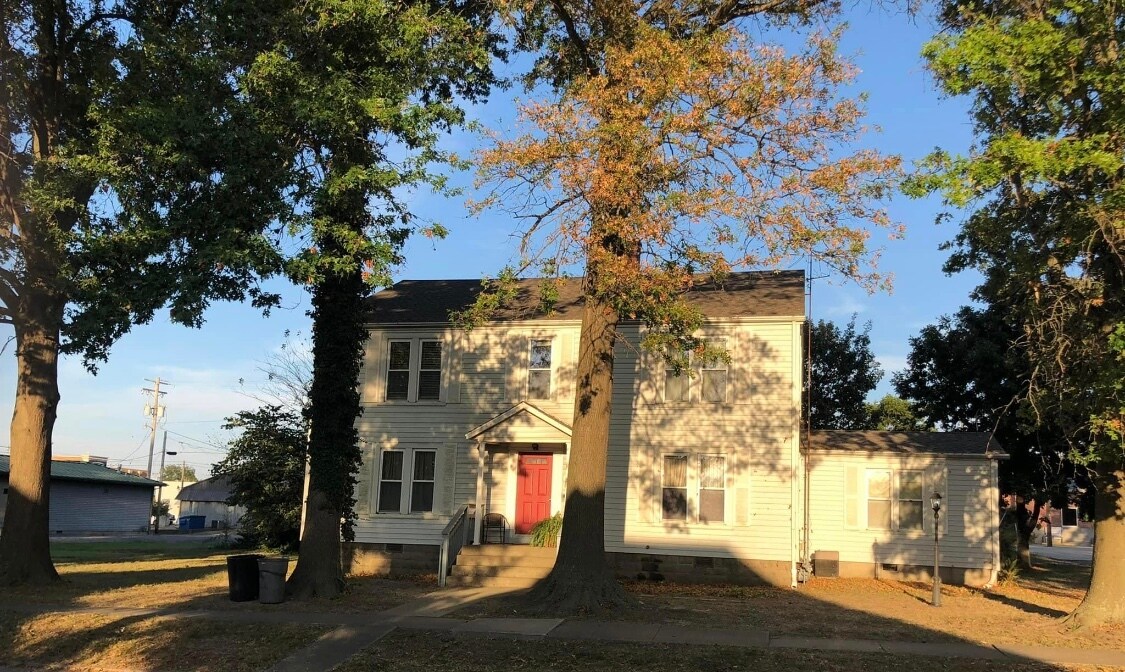 212 S 16th St in Herrin, IL - Building Photo