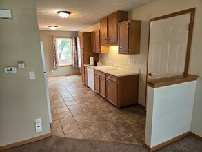 5563 Stockton Dr in Rockford, IL - Building Photo - Building Photo
